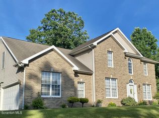 54 Oneill Dr, Moosic, PA 18507