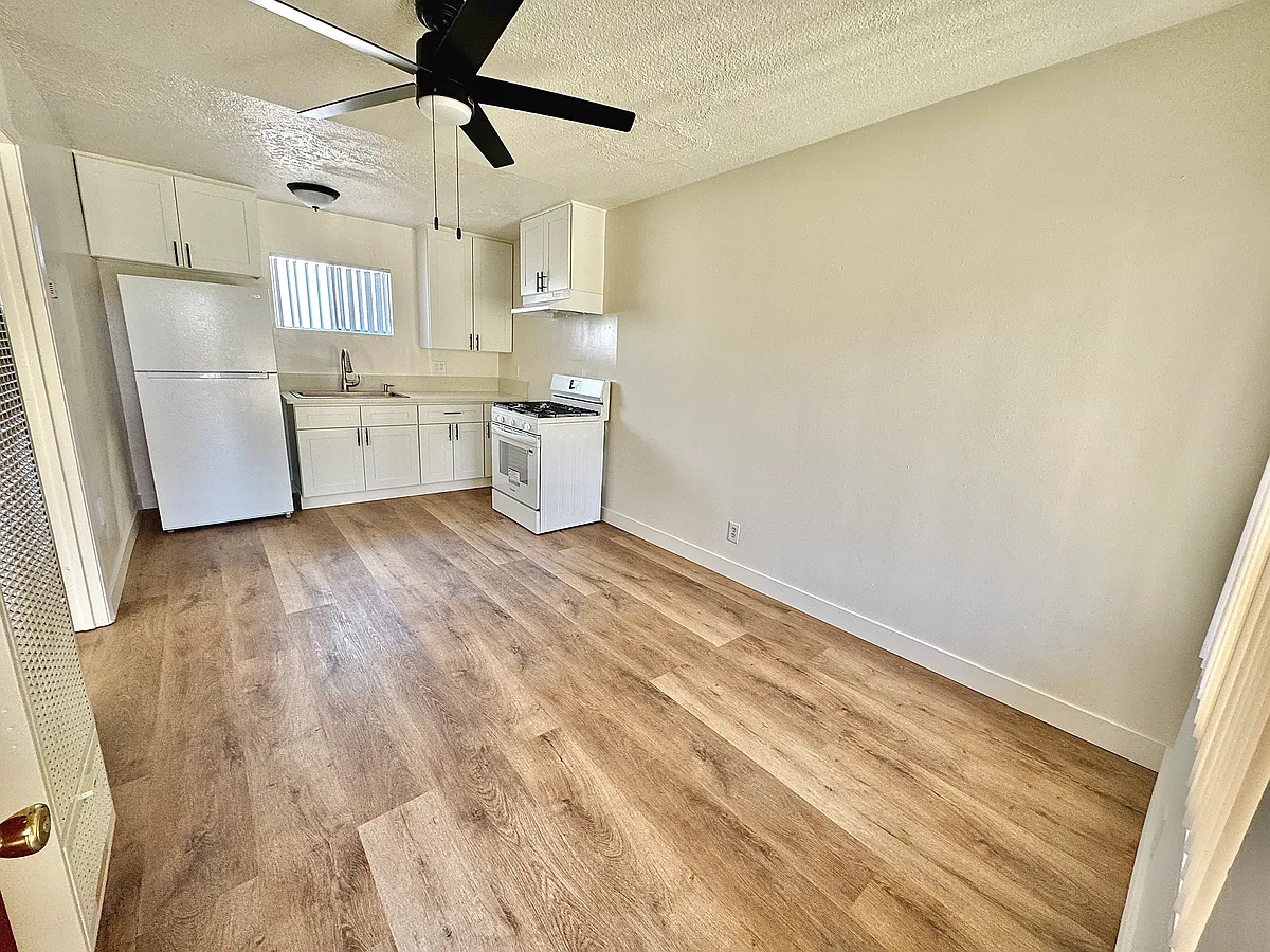 Building Photo - Coldwater Canyon Ave