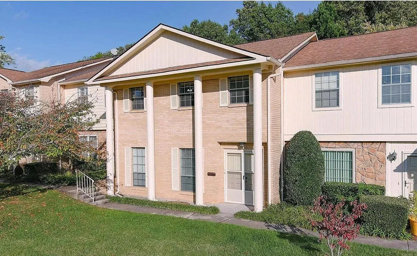 3 bed, 2.5 bath, 1800 sqft, $2,000 — Photo 1
