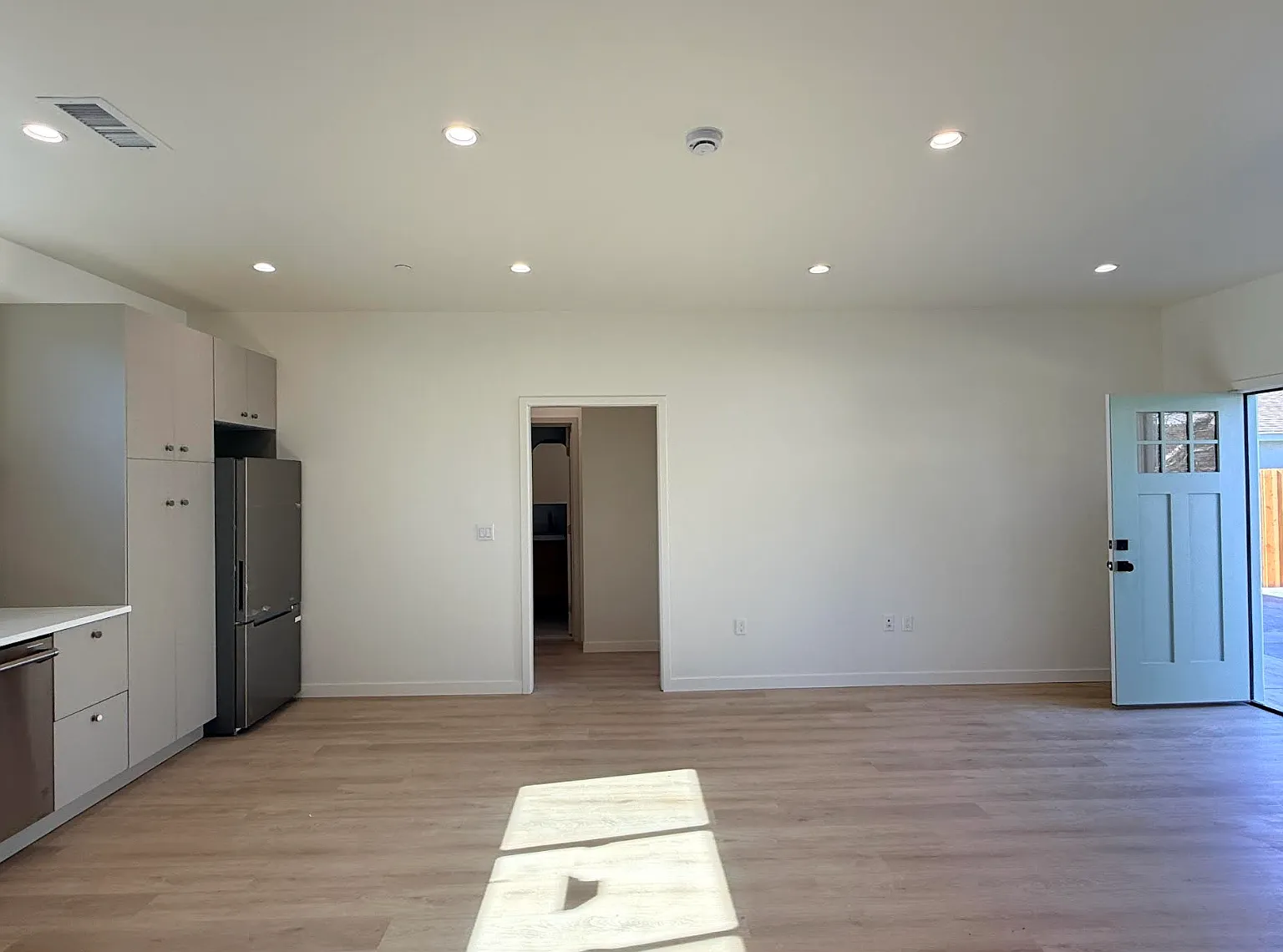 2 bed, 961 sqft, $3,500 — Photo 3
