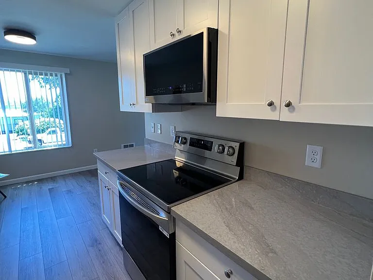 3326 Lombard Ave #1 — Photo 3