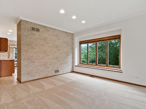 4th image of 21237 Lakeview Ct