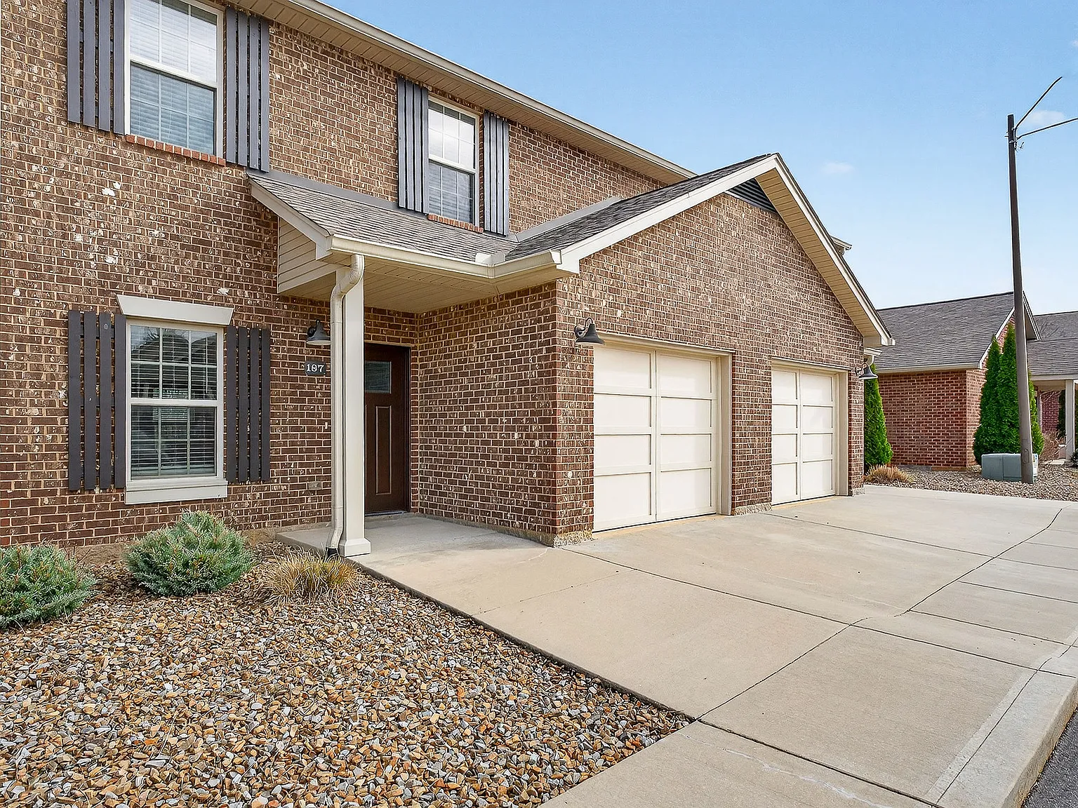 3 bed, 2.5 bath, 1503 sqft, $1,725 — Photo 1