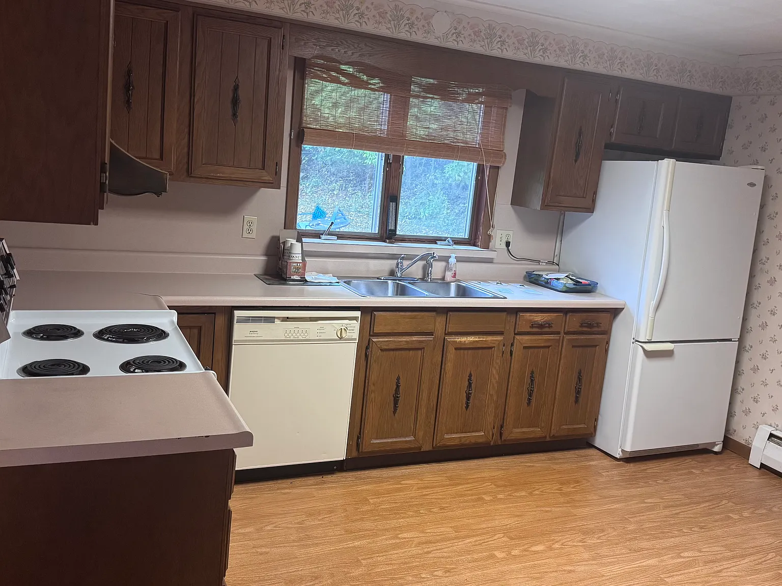 3 bed, 1100 sqft, $1,300 — Photo 3