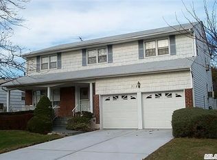 718 Hungry Harbor Rd, Valley Stream, NY 11581