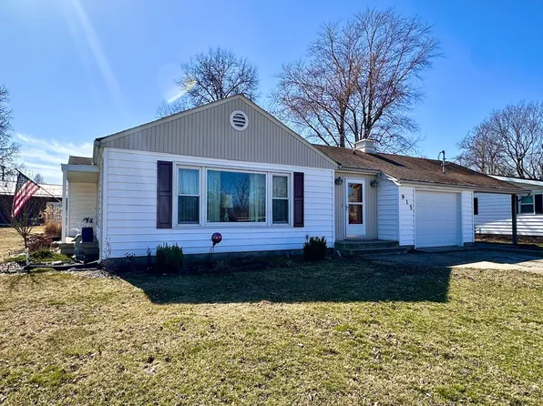 915 Barbee Ave, Louisville, IL 62858