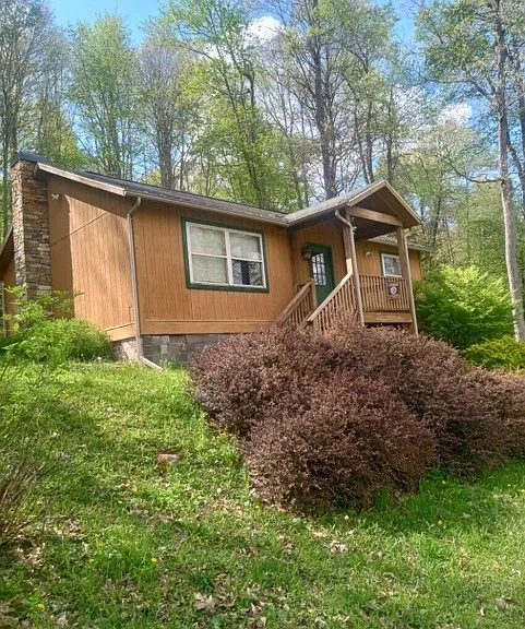 1275 Foster Rd — Photo 1