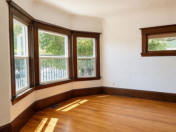 3rd image of 1032 E 19th St