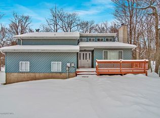 4134 Hickory Rd, Tobyhanna, PA 18466