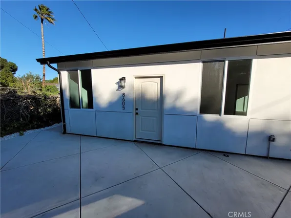 8605 Delco Ave, Winnetka, CA