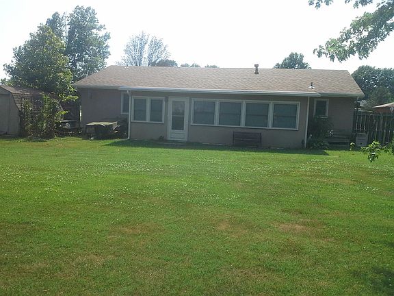 3rd image of 1024 S Gretchen Ave