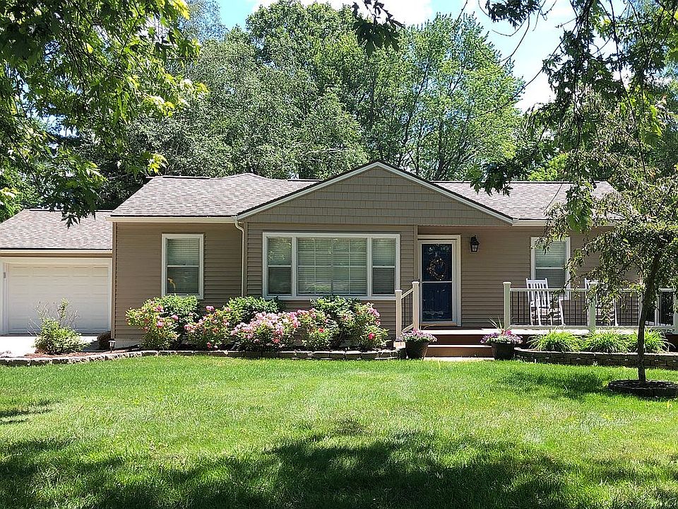 1st image of 901 Harry Paul Dr