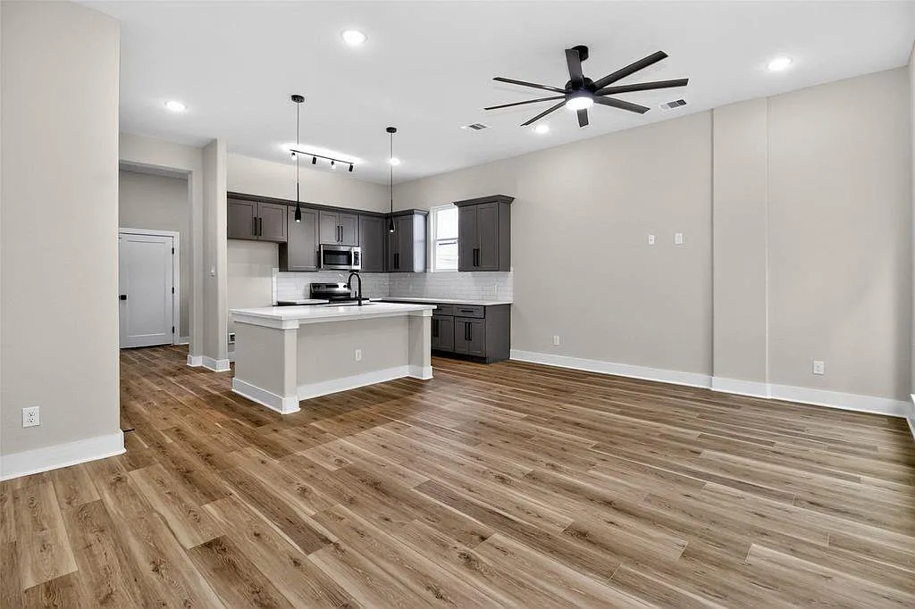 3 bed, 3.5 bath, 1742 sqft, $2,300 — Photo 4