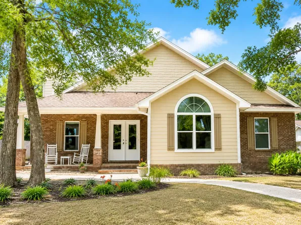 266 Florida Ave, Valparaiso, FL 32580