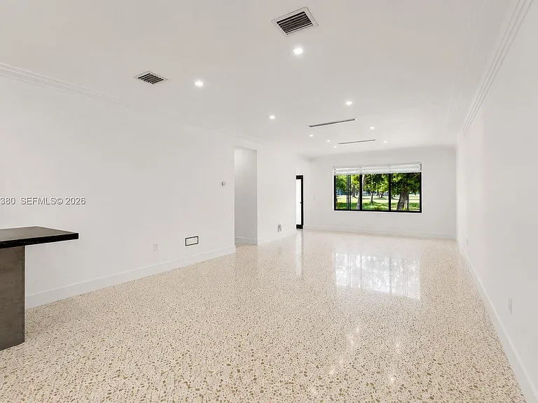 365 Fairway Dr — Photo 7