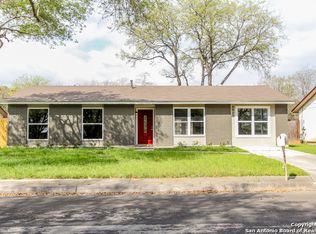 5923 Cliff Trail Dr, San Antonio, TX 78250