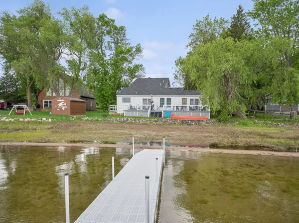 12000 Mentzer Trl, Lindstrom, MN 55045