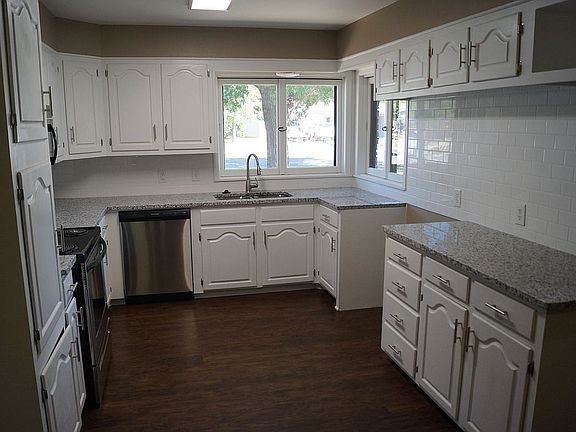 4th image of 1702 S Willis St