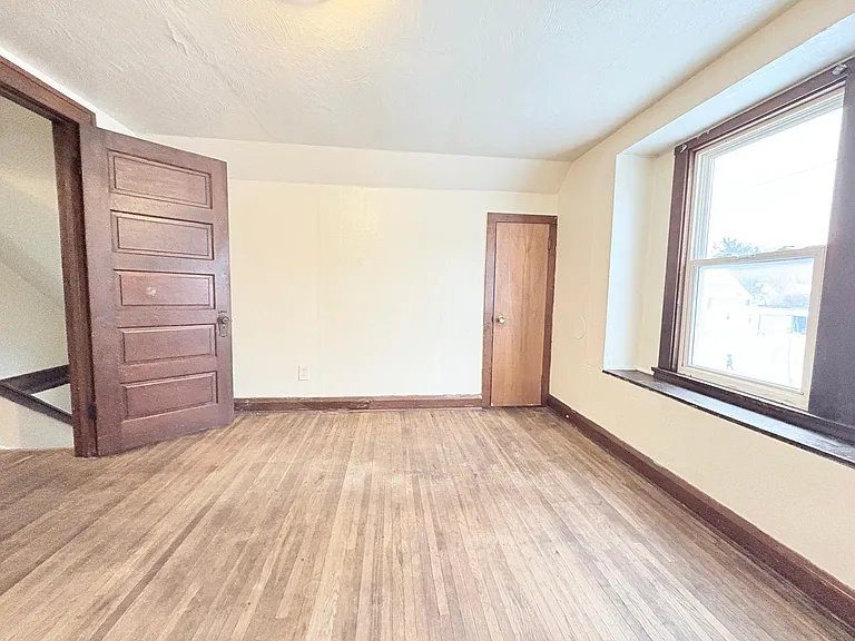 452 E Park St — Photo 9