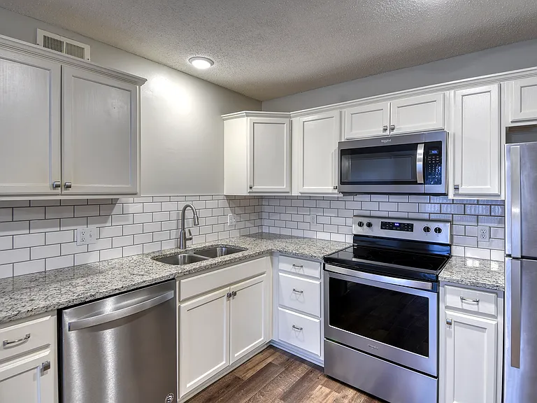 2114 Swift Ave #10 — Photo 3