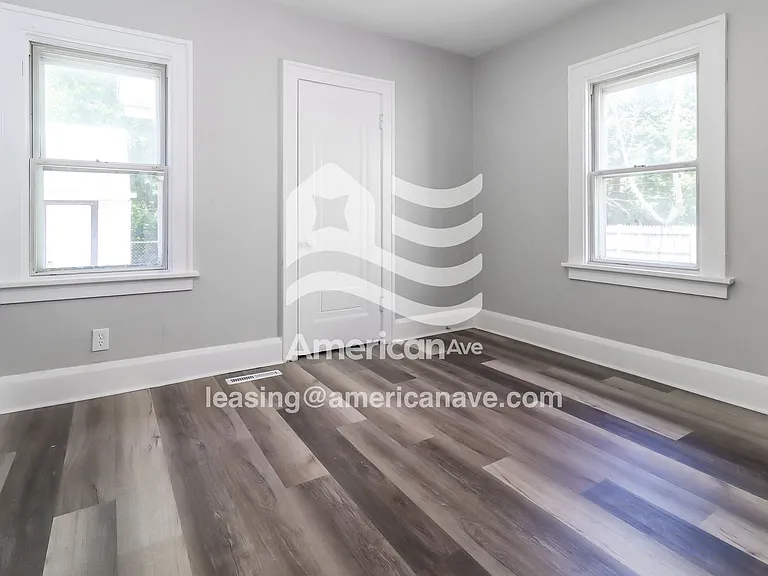 1534620_011_bedroom_12.jpg