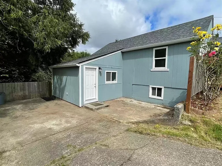 1507 Olympic Ave — Photo 11