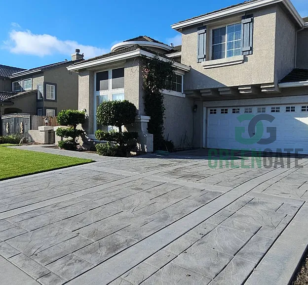 571 Zurich Dr — Photo 3