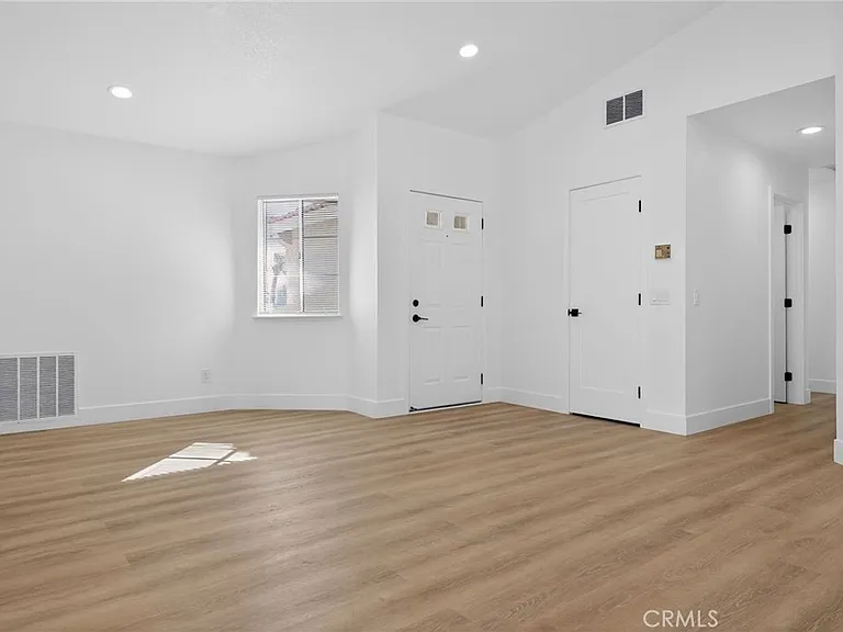9450 Tampa Ave — Photo 56
