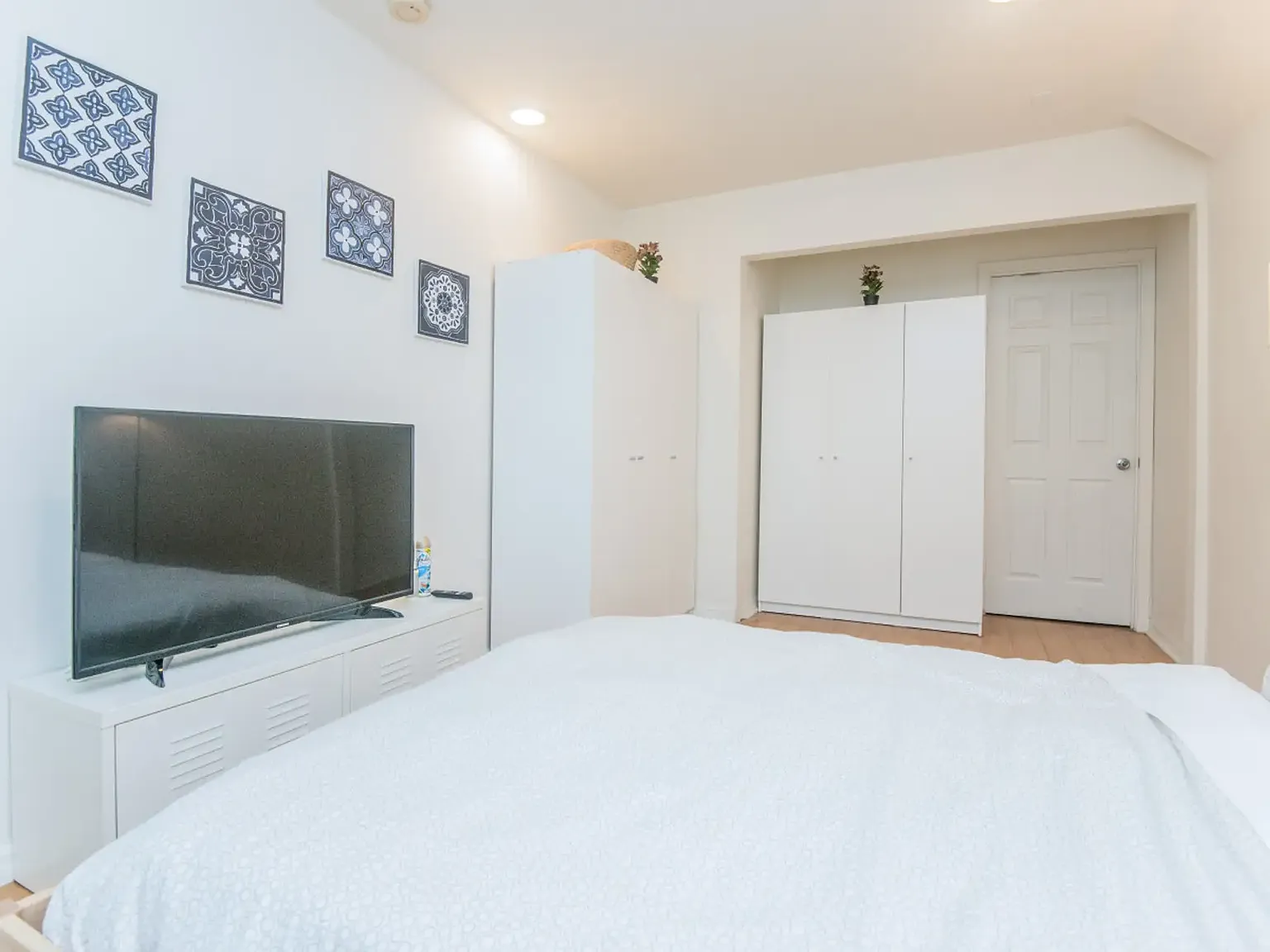 3 bed, 118 sqft, $1,400 — Photo 2