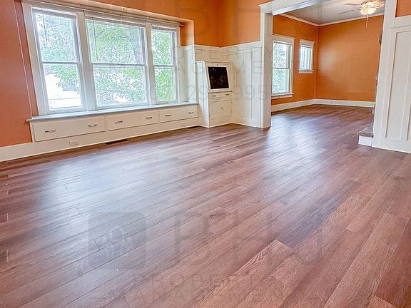 3rd image of 704 Illinois St