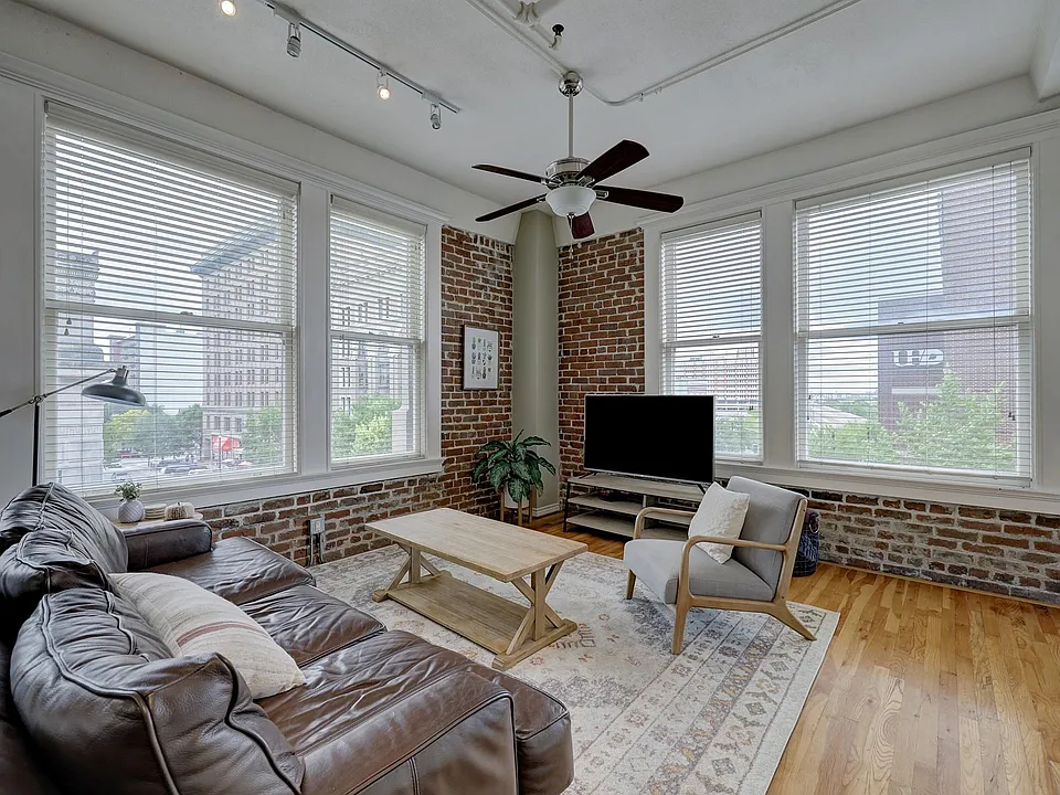 201 Main St #3A