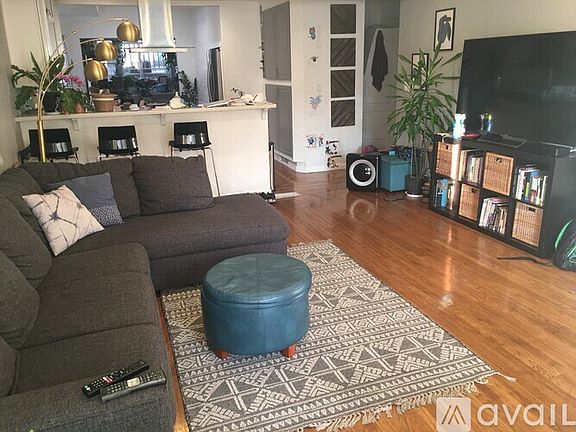 3rd image of 7917 Winthrope St