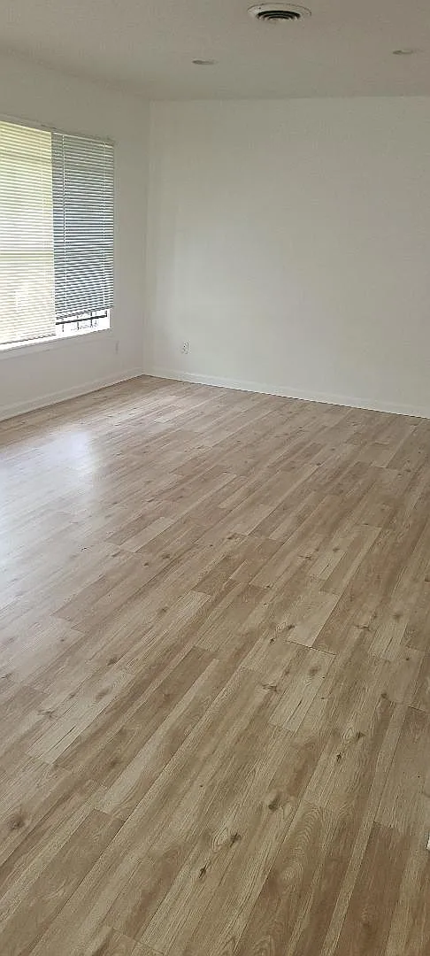 3 bed, 3.0 bath, $1,600 — Photo 2