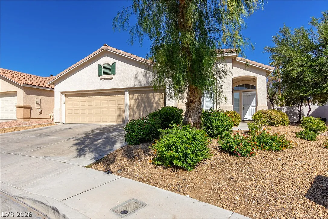 4 bed, 2.0 bath, 2020 sqft, $2,723 — Photo 1