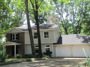 6400 Lake Meadows Dr, Hixson, TN 37343