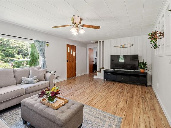 5th image of 84 Fern Ave