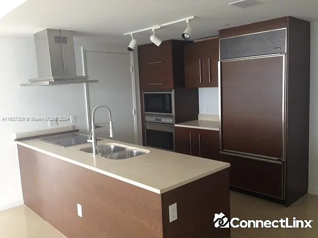 495 Brickell Ave — Photo 3