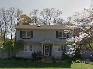 5 Albermarle Ave, Holtsville, NY 11742