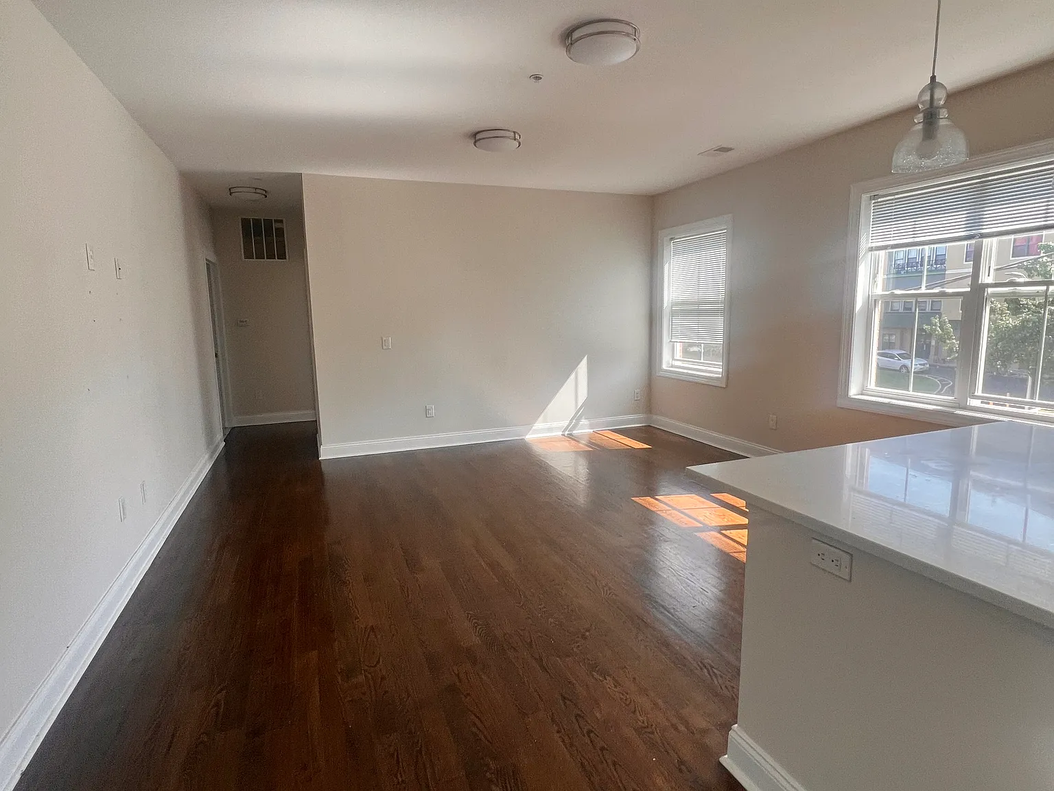 2 bed, 900 sqft, $2,350 — Photo 4