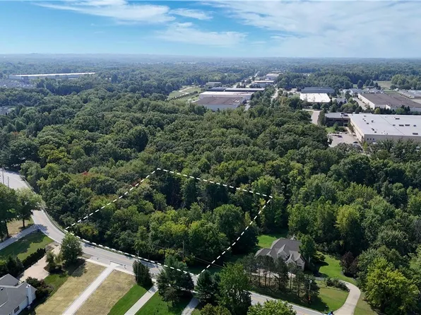 22493 Westwood Dr, Strongsville, OH 44149