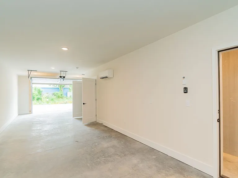 741 N Market St — Photo 32