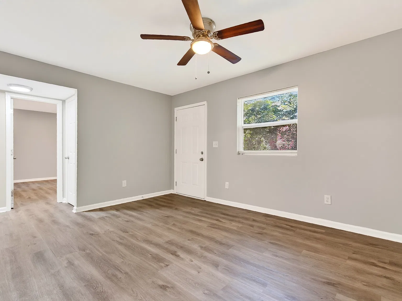 2 bed, 750 sqft, $1,550 — Photo 3