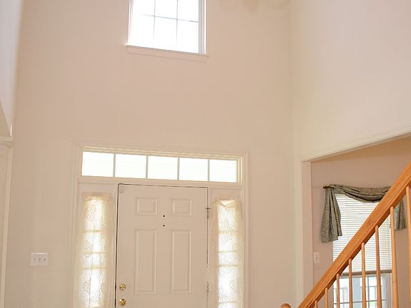 Dramatic 2 story Foyer