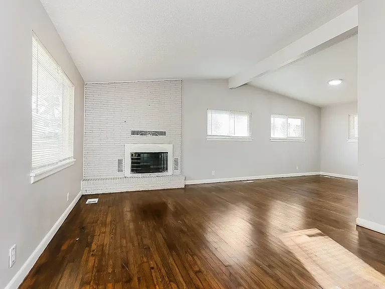 14 Barbara Cir — Photo 3
