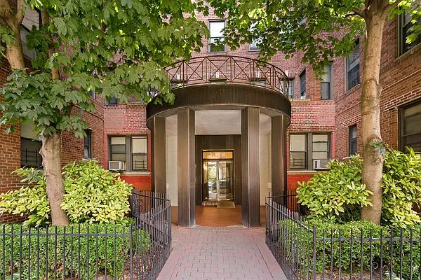 Sold by Corcoran | media 21