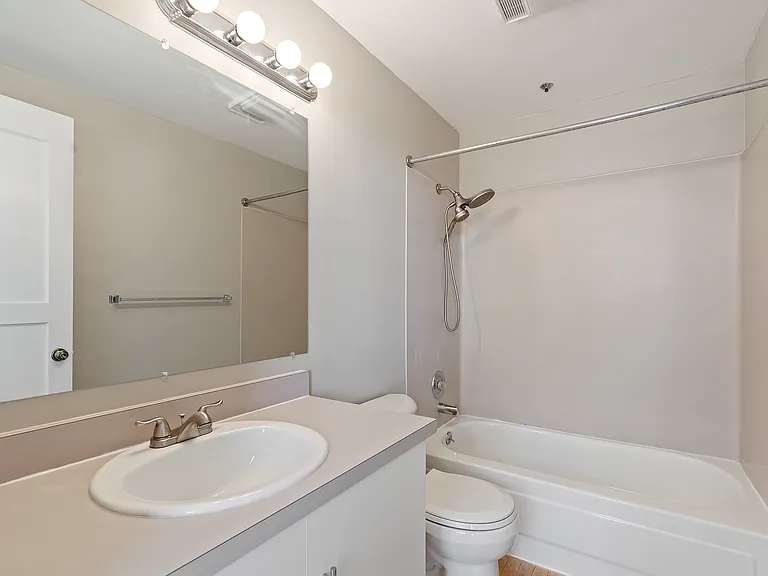 Idaho Building Apartments — Photo 37