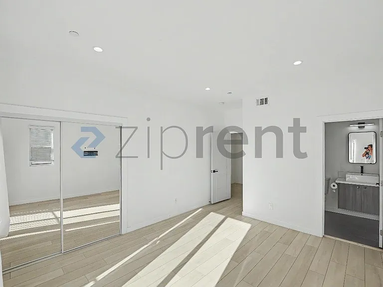 246 N Dillon St #1/2 — Photo 15