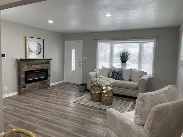 8206 West Hope AVENUE, Milwaukee, WI 53222