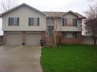 18 Penrose Dr, North Sioux City, SD 57049