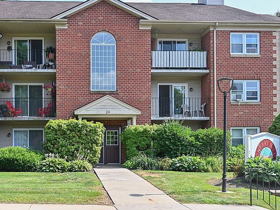 2nd image of 24 Maple Crest Cir APT F